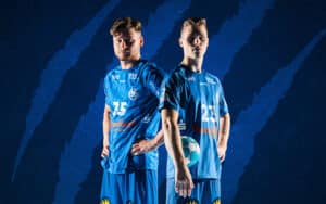 Aaron Exner und Tobias Schmitz stehen nebeneinander