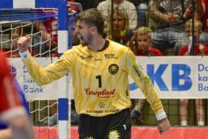 Christopher Rudeck jubelt nach einer Parade